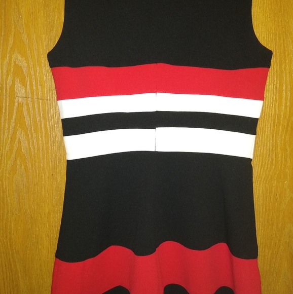 Dress - Picture 6 of 6